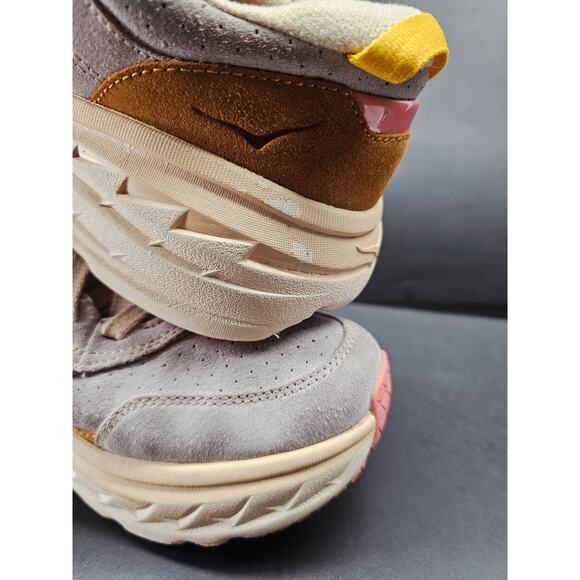 Athletic_Shoes